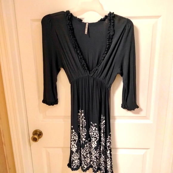 Yahada Dresses & Skirts - Yahada Gray V-neck Women's Dress size  Large.